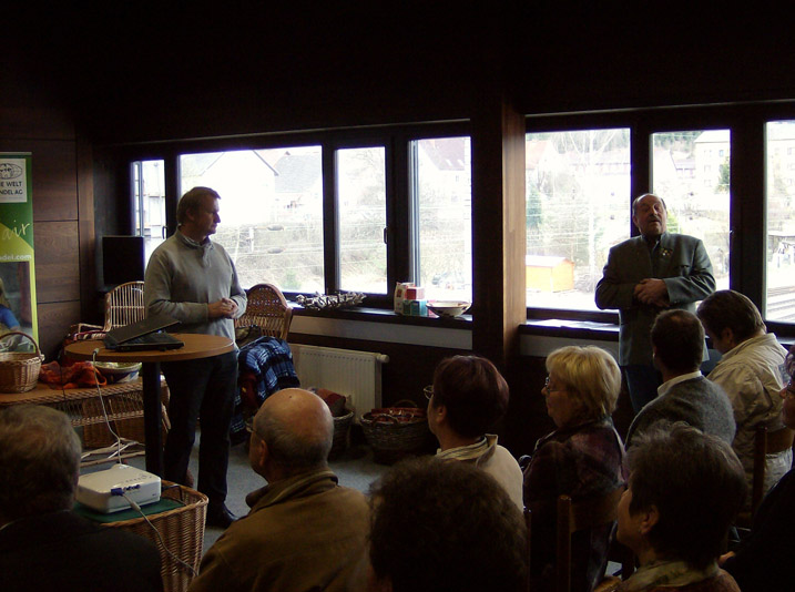 Begruessung durch Kam Erich Muehlstein.jpg